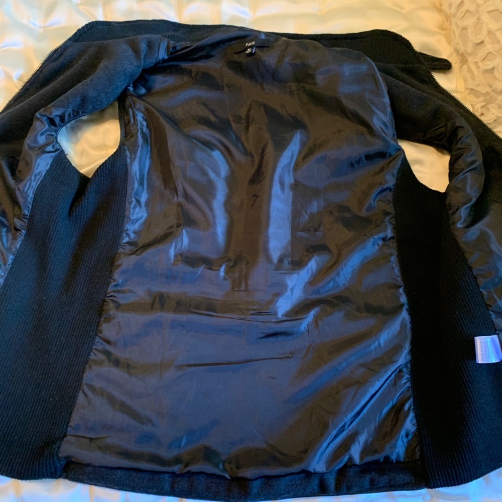 Vest - Picture 8 of 10
